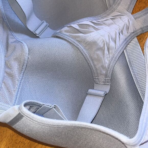 LIKE NEW VICTORIA SPORT SHIRRED RACERBACK 38D PADDED BRA - Picture 8 of 8